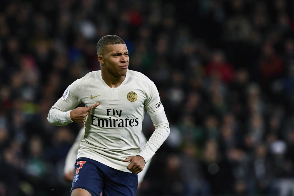 每体谈环足奖：拉波尔塔等高层陪同亚马尔出席典礼，其他人没去